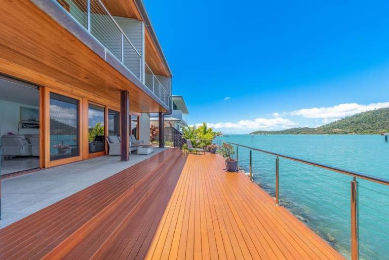 Find & holiday houses on Airlie Beach from 39!