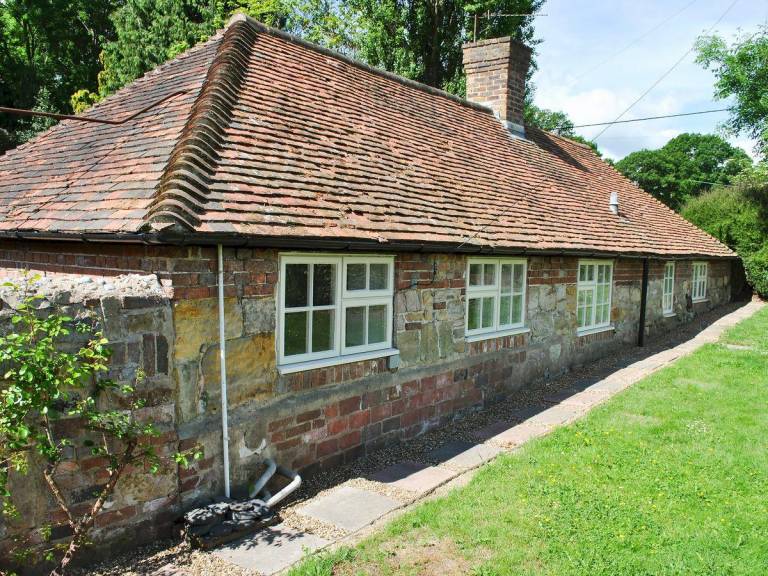 Find holiday cottages & rentals in England from £29