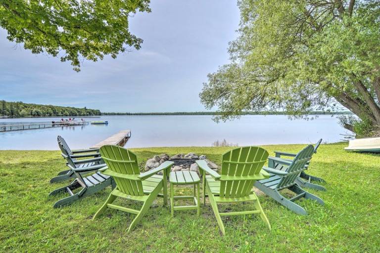 Mullett Lake Vacation Rentals from $176 | HomeToGo