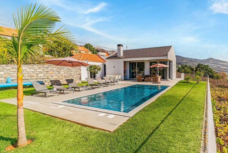 Verken het zonnige Madeira vanuit een vakantiewoning in Calheta - HomeToGo