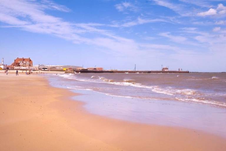 Holiday & Lettings in GorlestononSea from £43 HomeToGo