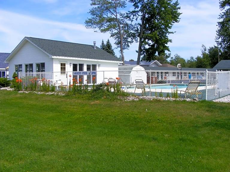 Mackinaw City Cabins & Vacation Rentals from $72 - HomeToGo