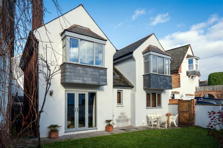 Stay in a Topsham holiday cottage and explore south Devon - HomeToGo