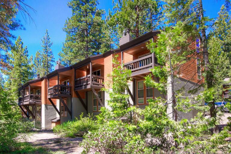 10 Dreamy Cabins to Rent in Lake Tahoe For Your Next Group Getaway Rentals