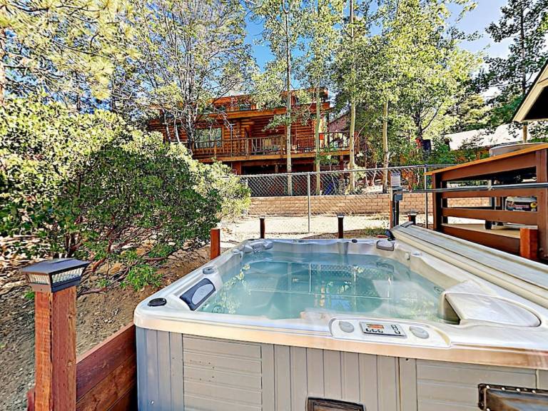 11 Best April Vacation Destinations in the U.S. Rentals