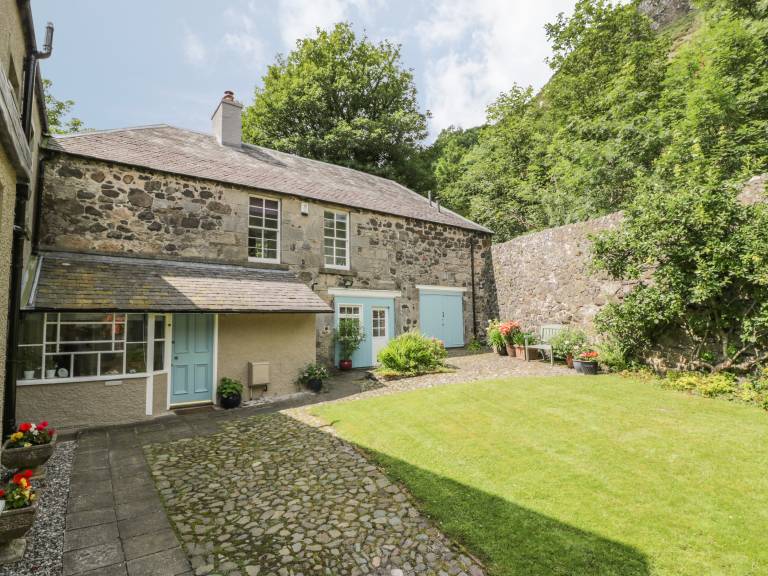 Find & holiday cottages in Stirling from £22!