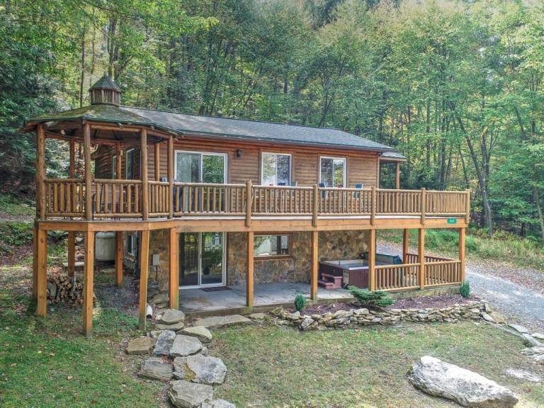 Deep Creek Lake Cabins & Vacation Rentals from $157 | HomeToGo