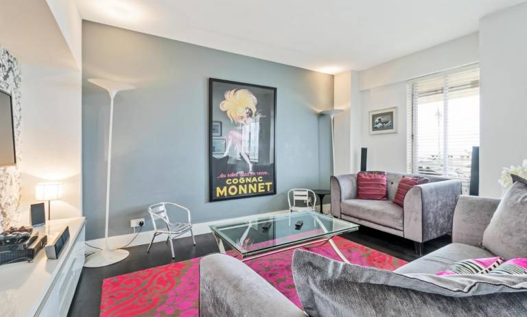 Wander Among Beautiful Townhouses or Lounge by the Sea with Hove Accommodation - HomeToGo