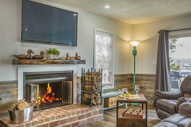 Relax on the lake next to your Moneta vacation home - HomeToGo