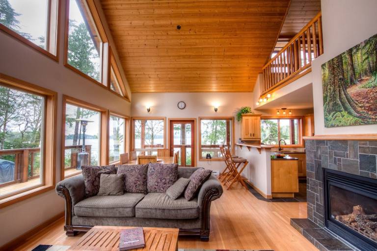 Book the perfect getaway with a Tofino vacation rental - HomeToGo