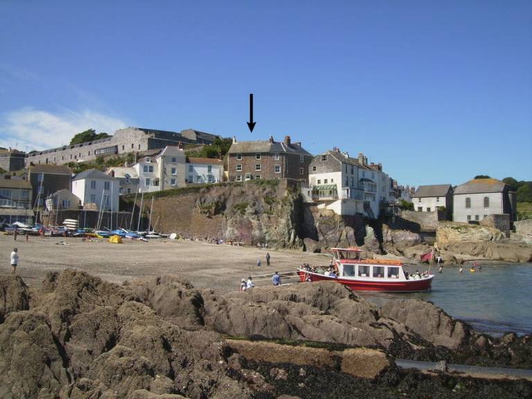 Enjoy traditional Cornish hospitality with Cawsand holiday lettings - HomeToGo