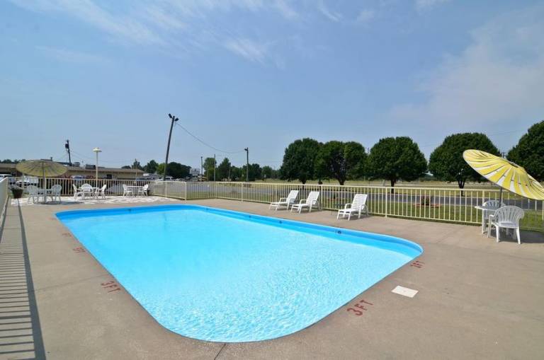 Uncover a Kansas treasure with an Iola vacation home - HomeToGo