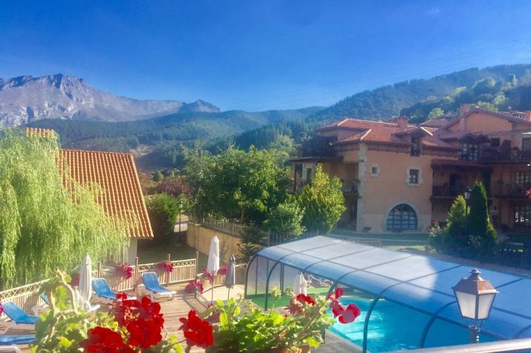 Alquileres vacacionales en Camaleño, la ciudad santa de Cantabria - HomeToGo