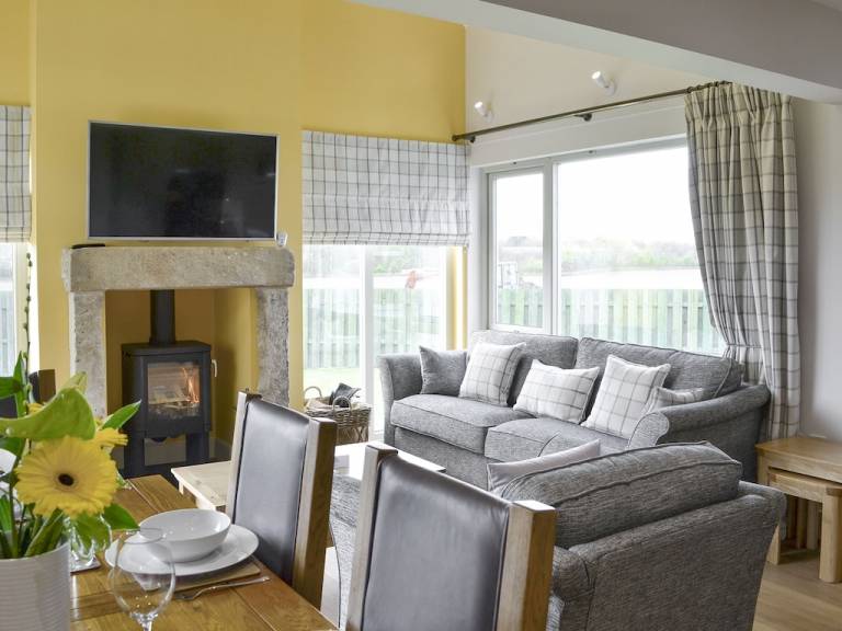Explore One of Scotland's Oldest Towns From Linlithgow Holiday Accommodation - HomeToGo