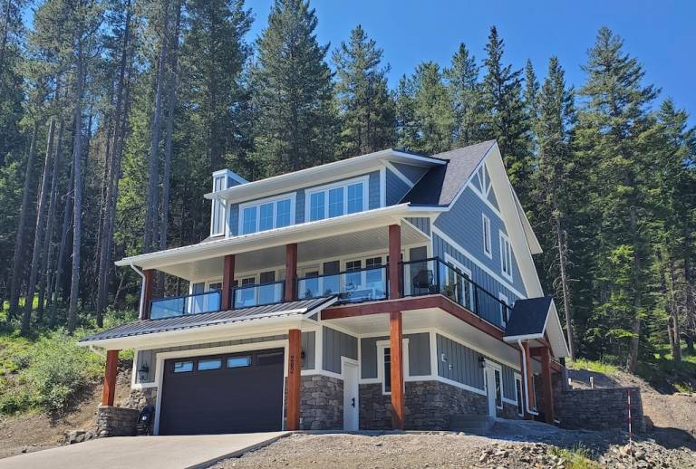 Crowsnest Pass Vacation Rentals From $54 | HomeToGo