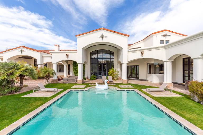 Paradise Valley Vacation Rentals from 153 HomeToGo