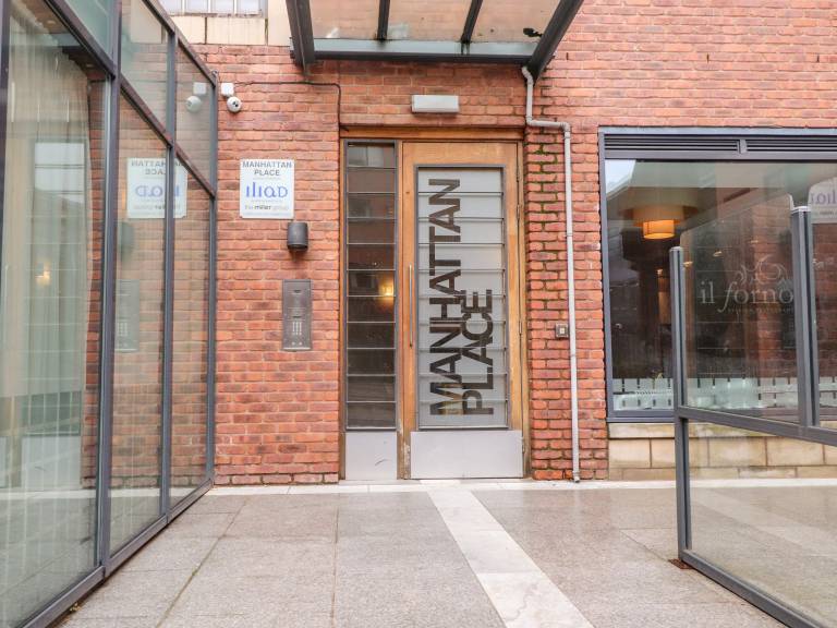 Find & holiday apartments in Liverpool from £30!