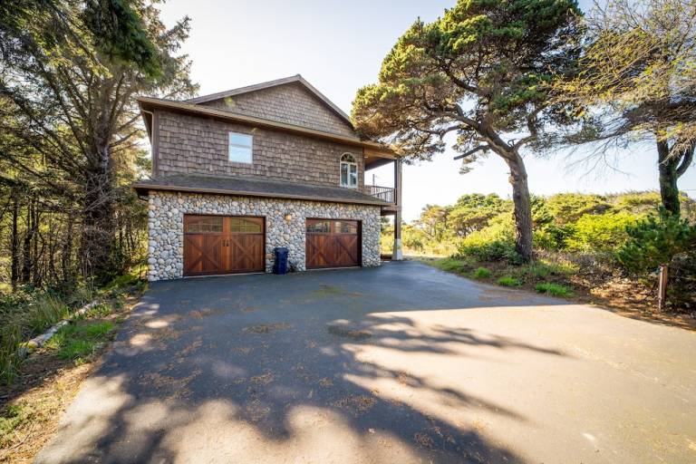 Gold Beach Vacation Rentals from 54 HomeToGo