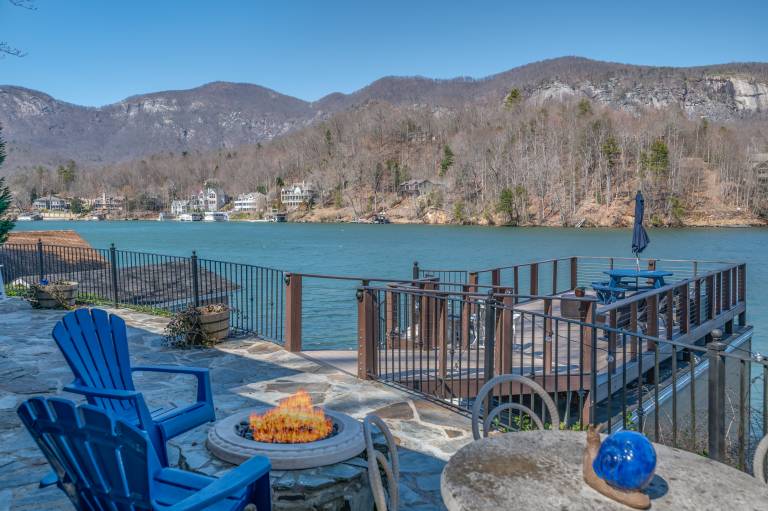 Lake Lure Vacation Rentals from 135 HomeToGo