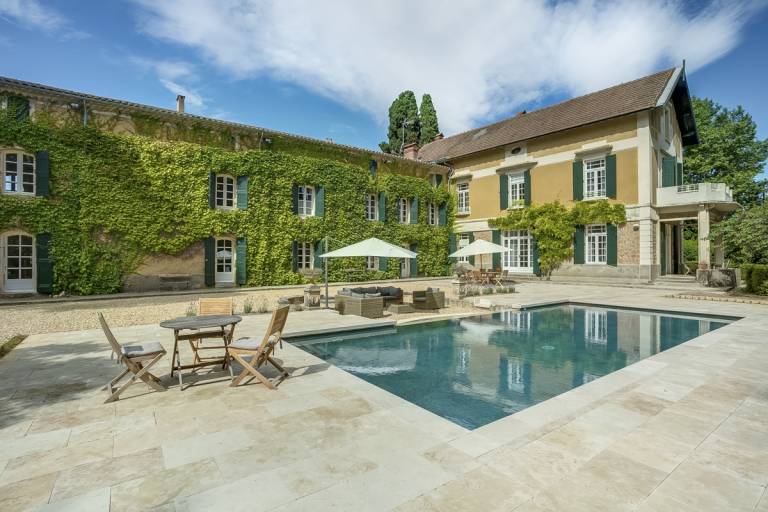 Optez pour une belle location de vacances à Montagnac dans l'Hérault - HomeToGo