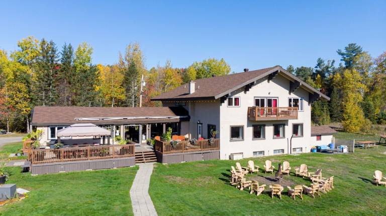 Finding Your Ideal Chalet Vacation Rental in Scenic Val-David, Quebec - HomeToGo