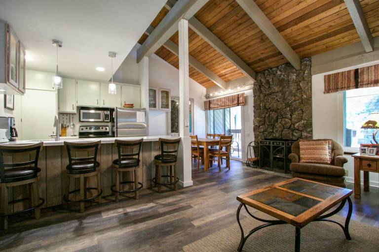 Mammoth Lakes Cabins & Condos from $142 | HomeToGo