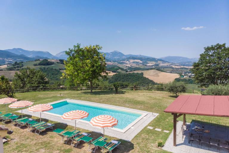 Pergola, un appartamento vacanze nel cuore delle Marche - HomeToGo