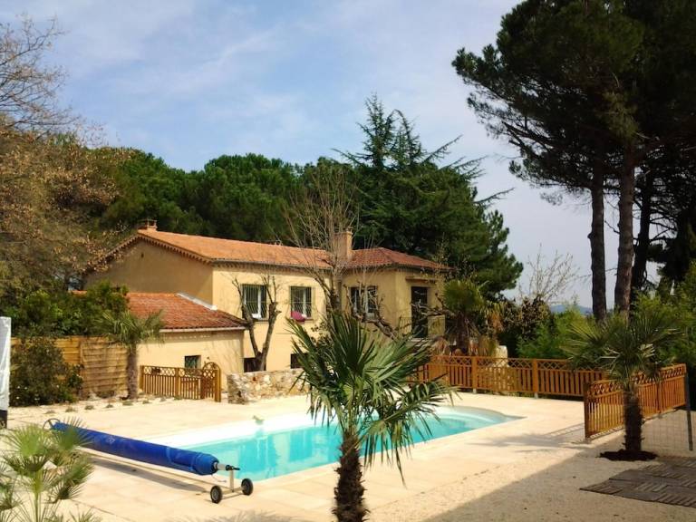 Une location à Bagnols-sur-Cèze au bord du Rhône - HomeToGo