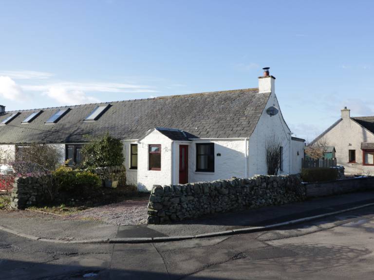 Rent holiday cottages & apartments in St John's Town of Dalry from £43