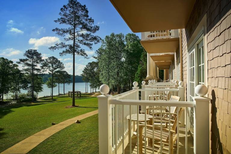 Lake Oconee Cabins & Vacation Rentals From $114 | HomeToGo