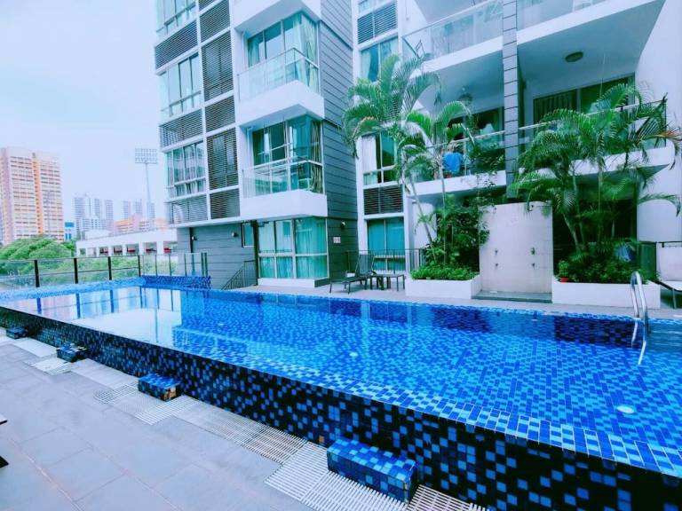 can tourist rent condo in singapore