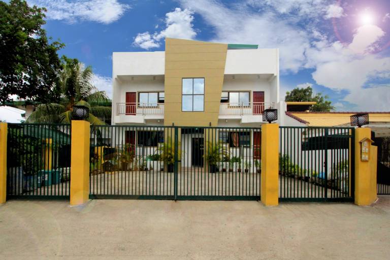 Philippines Condos & House Rentals from 13 HomeToGo