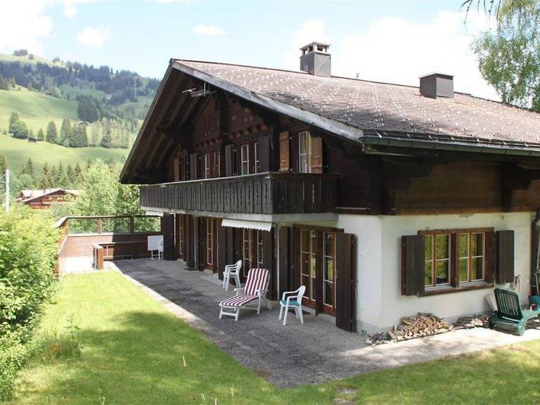 Ferienhaus in Saanenmöser: uriger Chaleturlaub in der Region Gstaad - HomeToGo