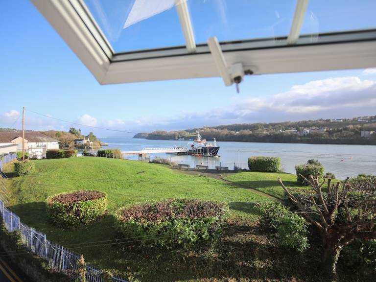 Find holiday cottages & in Menai Bridge from £32!