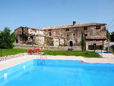 Aínsa-Sobrarbe: alquileres vacacionales entre parques naturales - HomeToGo