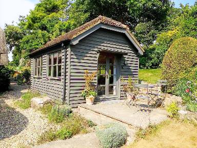 Opt for a holiday cottage in Marlborough to discover the past - HomeToGo
