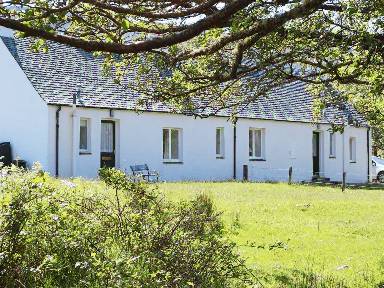 Choose a Lochcarron holiday cottage for your Highland break - HomeToGo