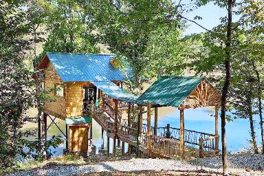 Experience Nature and Remarkable Views with a Jackson Lake Vacation Rental - HomeToGo