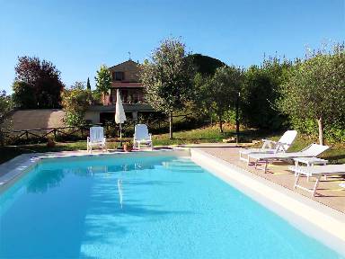 Villa sulle colline di Civitanova Marche con piscina privata