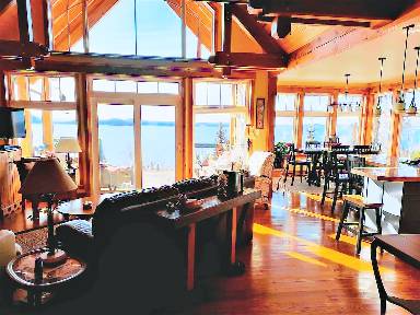 Stay by Lake Superior's supreme shores in Thunder Bay holiday cottages - HomeToGo