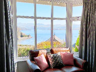 Discover Borth-y-Gest's beautiful holiday lettings and attractions - HomeToGo