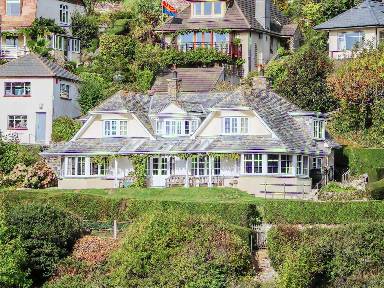 Discover the ancient village of Noss Mayo with a holiday letting - HomeToGo