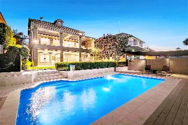 Holiday houses & accommodation in Chatswood