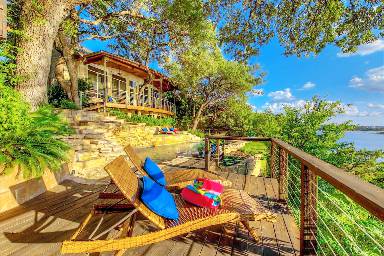 Explore beautiful Lake Travis with a Volente vacation home - HomeToGo
