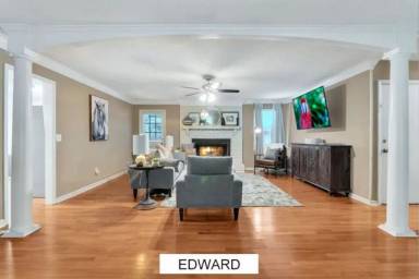 House Pet-friendly Addison Heights
