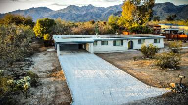 House Tanque Verde