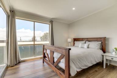 Relax in a Coastal Holiday House in Lake Tyers Beach - HomeToGo