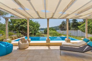 Villa Pool Suđurađ