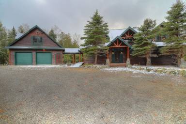 Rangeley vacation homes offer superb skiing and verdant forest - HomeToGo