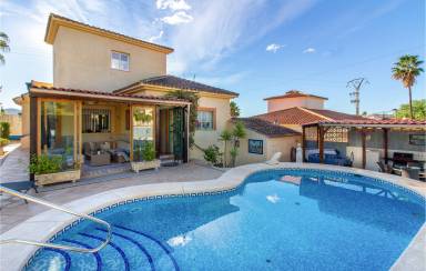 Casas de vacaciones en L'Alfàs del Pi, la joya ecológica de Alicante - HomeToGo